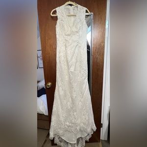 NWT David’s Bridal Wedding Gown